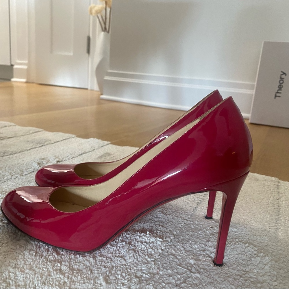 Classic High Heel Pumps in Patent Magenta